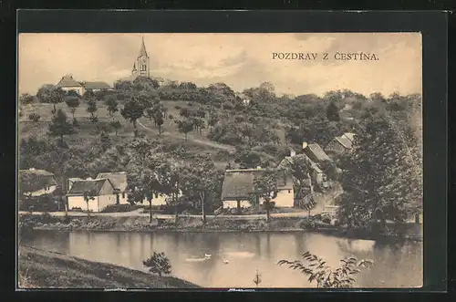 AK Cestin, Ortsansicht mit Kirche auf dem Berg