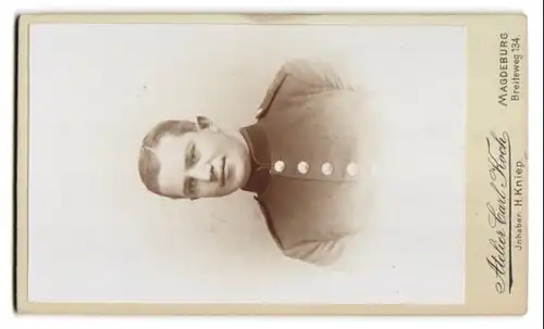 Fotografie Carl Koch, Magdeburg, Ansicht Magdeburg, Foto-Atelier im Breiteweg 134, Rückseitig Soldaten-Portrait