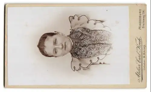 Fotografie Carl Koch, Magdeburg, Ansicht Magdeburg, Breiteweg 134, Foto-Atelier Ladengeschäft mit Schaufenster