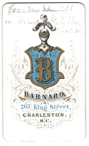 Fotografie Atelier Barnard, Charleston S.C., 263 King Street, Wappen mit Ritterhelm, Rückseitig Mädchen Portrait