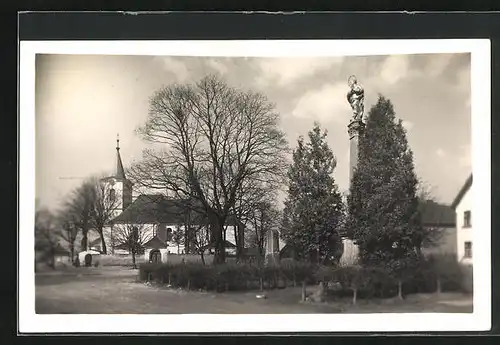 AK Nový Hrádek / Neubürgles, Ortspartie mit Kirche und Denkmal