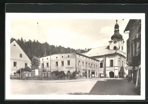 AK Teplice nad Metuji, Strassenpartie mit Kirche und Sparkasse