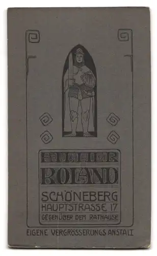 Fotografie Atelier Roland, Berlin-Schoeneberg, Portrait junge Dame in modischer Kleidung