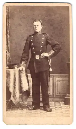 Fotografie J. Eberhardt, Mergentheim, Mühlwehrtor, Soldat Infanterie-Regiment 122 mit Bajonett & Portepee