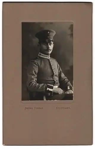 Fotografie Georg Tunnat, Stuttgart, Einjährig-Freiwilliger Hans Malthauer in Gardeuniform