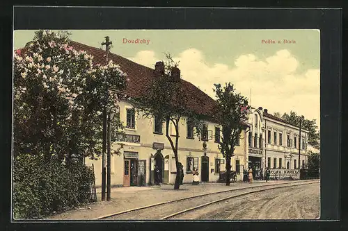 AK Doudleby, Posta a skola