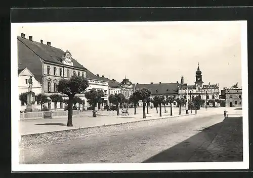 AK Veseli n. Luz, Namesti