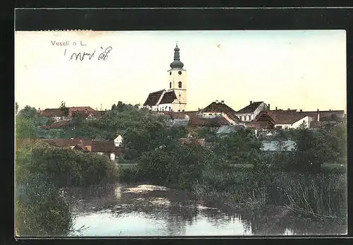 AK Veseli, Teilansicht mit Teich und Kirche