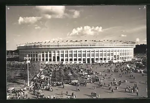 AK Grosses Stadion mit Besuchern