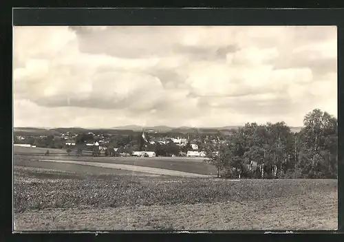 AK Nová Vcelnice, Panorama vom Ort mit Umgebung