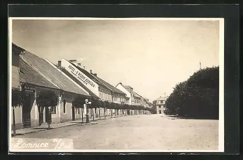 AK Lomnice n. Luz., Strassenpartie mit Gasthaus