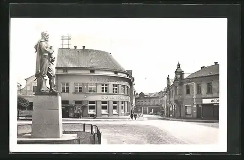 AK Mnichovo Hradiste, Platz mit Denkmal