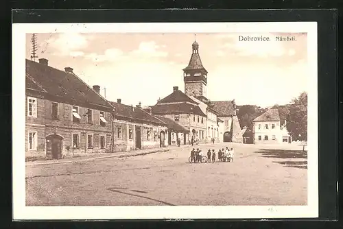 AK Dobrovice, Namesti, Kinder auf dem Platz