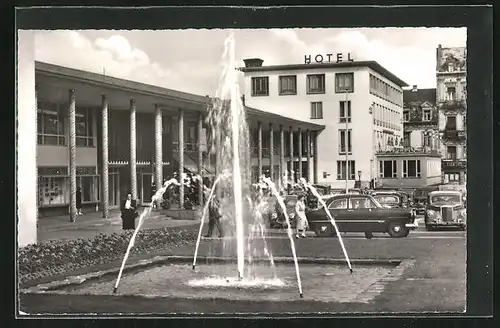 AK Bad Homburg v. d. H., Hotel und Kurhaus mit Springbrunnen