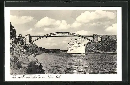AK Grüntal, Dampfer fährt durch Kanalhochbrücke