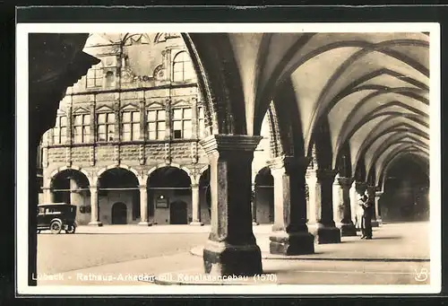 AK Lübeck, Rathaus-Arkaden mit Renaissancebau