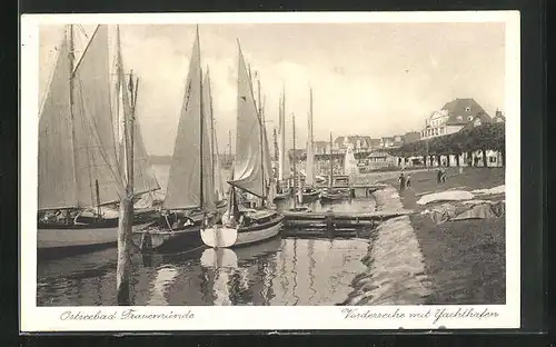 AK Travemünde, Vorderreihe mit Yachthafen