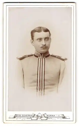 Fotografie Otto Ochernal, Borna i. S., Lobstädterstrasse, Garde Kürassier in Uniform mit Epauletten