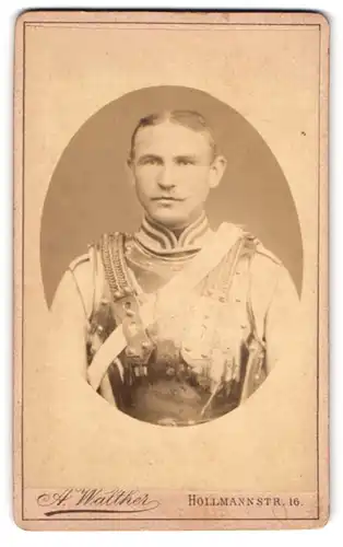 Fotografie A. Walther, Berlin, Hollmannstrasse 16, Portrait Garde Kürassier in Uniform