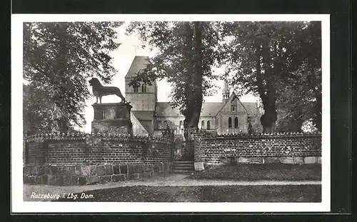 AK Ratzeburg i. Lbg., Dom mit Löwenstatue