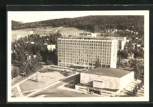 AK Gottwaldov, Námesti Práce se závodnim klubem a kinem, Teilansicht mit Kino