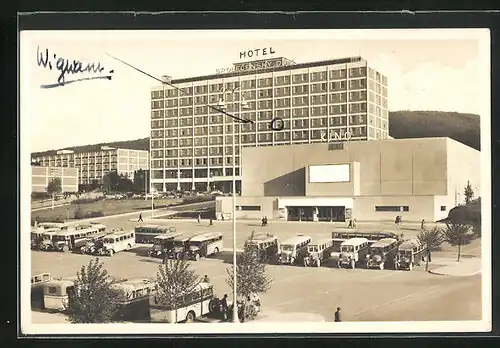 AK Zlin, Spolecensky Dum, Busse vorm Kino