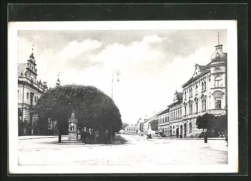 AK Lázne Belohrad, Strassenpartie im Zentrum mit Wettersäule