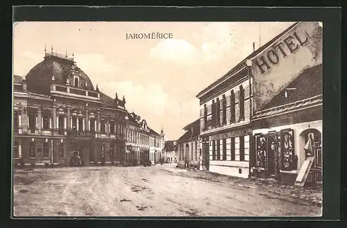 AK Jaromerice, Strassenpartie mit Hotel