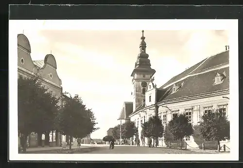 AK Mor. Budejovice, Strassenpartie mit Kirche