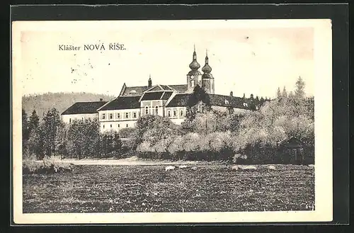 AK Nová Rise, Kláster, Kirchtürme vom Stadtrand gesehen