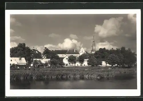 AK Zámek Zdár, Teilansicht des Ortes mit Kirche