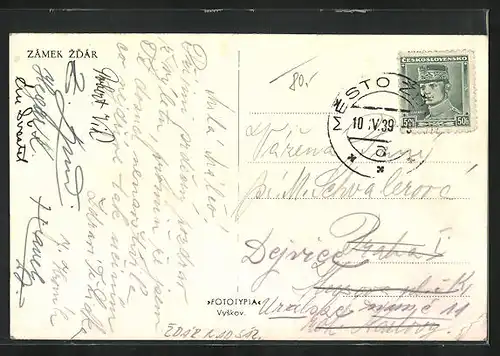 AK Zámek Zdár, Teilansicht des Ortes mit Kirche