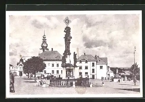 AK Stadt Saar, Marktplatz mit Denkmal