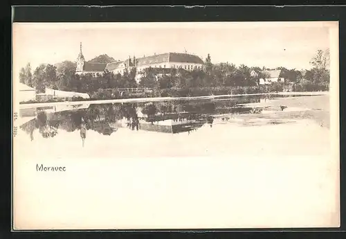 AK Moravec, Schloss spiegelt sich im See