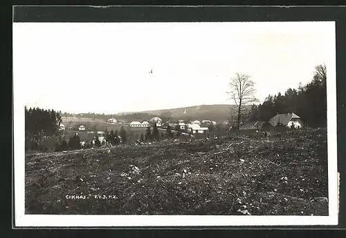 AK Cikhás, Gesamtansicht des Ortes