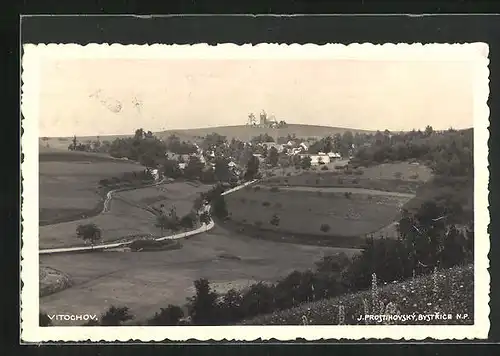 AK Vitchov, Strasse in den Ort, Kirche