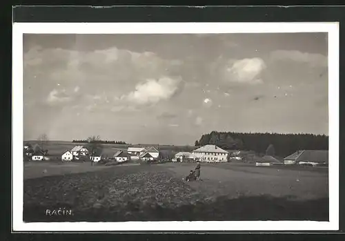 AK Racin, Panorama vom Ort