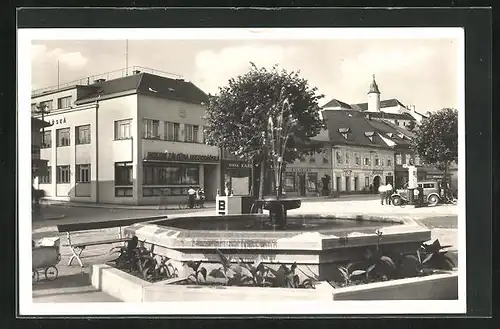 AK Ledec n. Sáz., Marktplatz mit Brunnen
