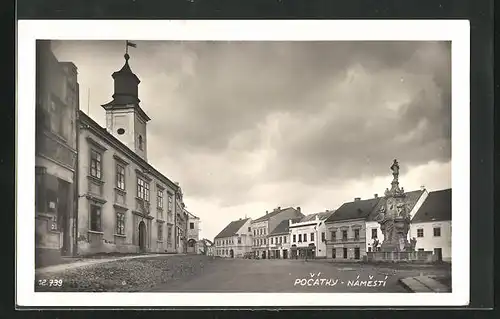 AK Pocátky, Namesti, Brunnen