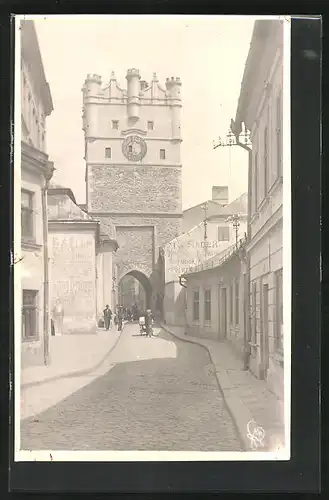 AK Iglau, Stadttor mit Uhr
