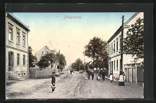 AK Fraureuth, Passanten auf der Hauptstrasse