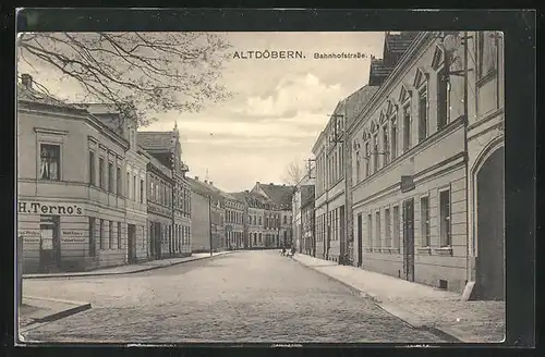 AK Altdöbern, Leergefegte Bahnhofstrasse