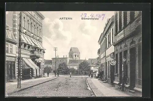 AK Artern, Blick aus einer Strasse auf den Bismarckplatz