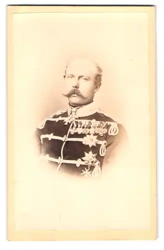Fotografie Portrait Friedrich Karl Prinz von Preussen in Husaren-Uniform mit Ordenspange