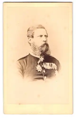 Fotografie Portrait Friedrich Wilhelm III. von Preussen in Uniform mit Ordenspange