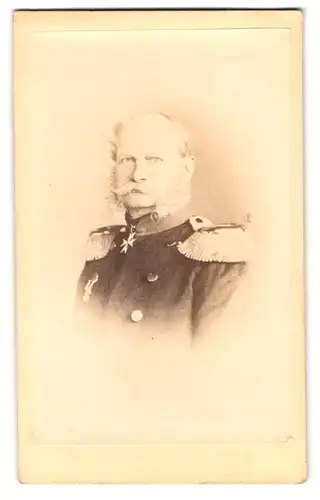 Fotografie Portrait Kaiser Wilhelm I. in Uniform mit Epauletten & Orden Pour le Merite