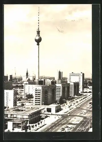 AK Berlin, Karl-Marx-Allee mit Fernsehturm