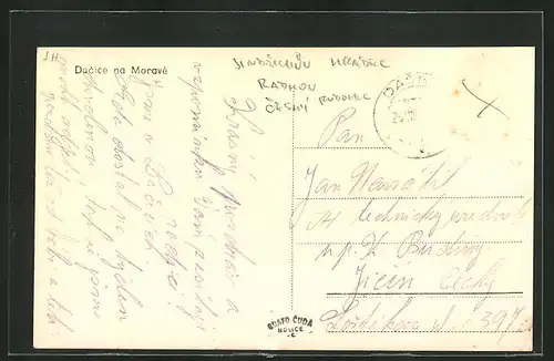 AK Dacice, Strassenpartie bei der Kirche, Kavarna