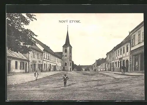 AK Nový Etink, Námesti, Kinder auf dem Hauptplatz