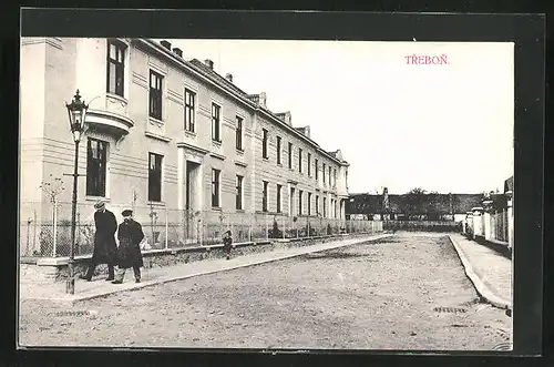 AK Trebon, Strasse mit Spaziergängern